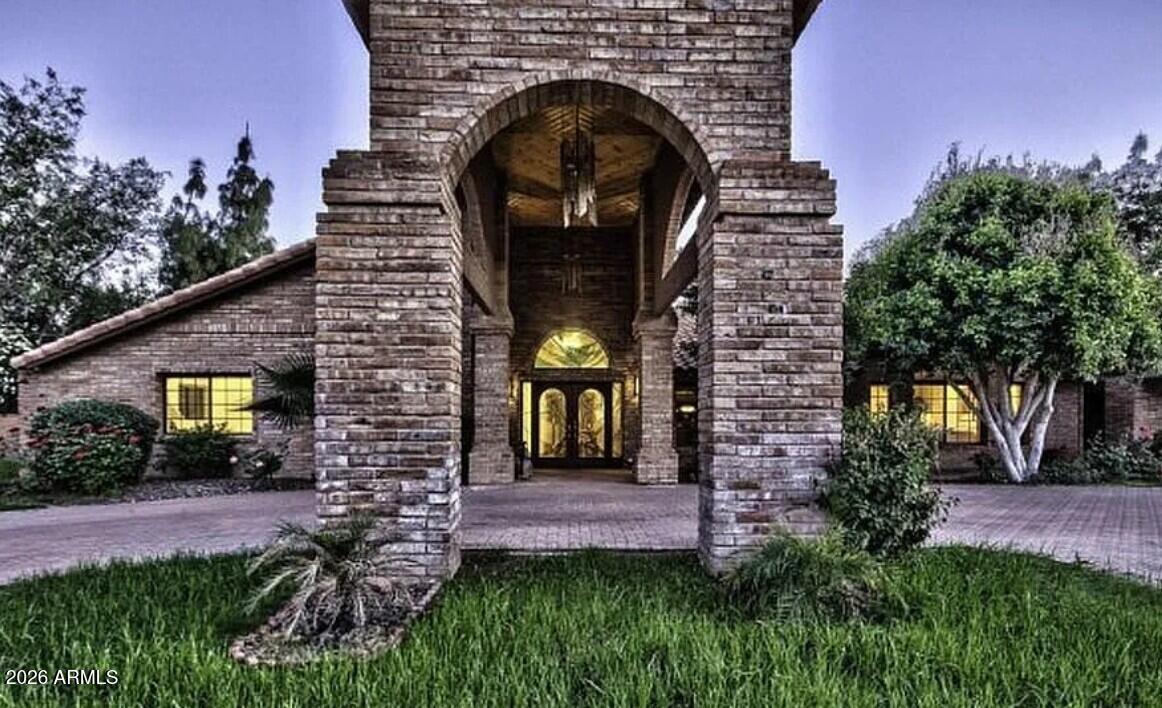 6723 E Lincoln Dr., Paradise Valley, AZ 85253