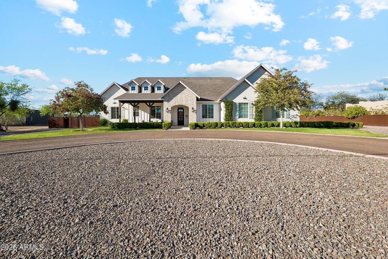 716 W Maddock Rd., Phoenix, AZ 85086