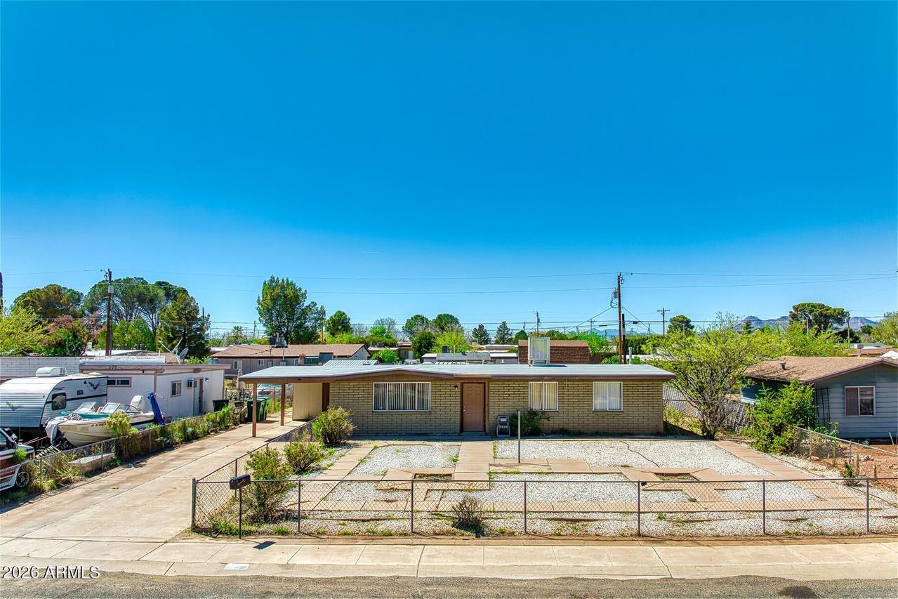 211 Dragoon St., Huachuca City, AZ 85616