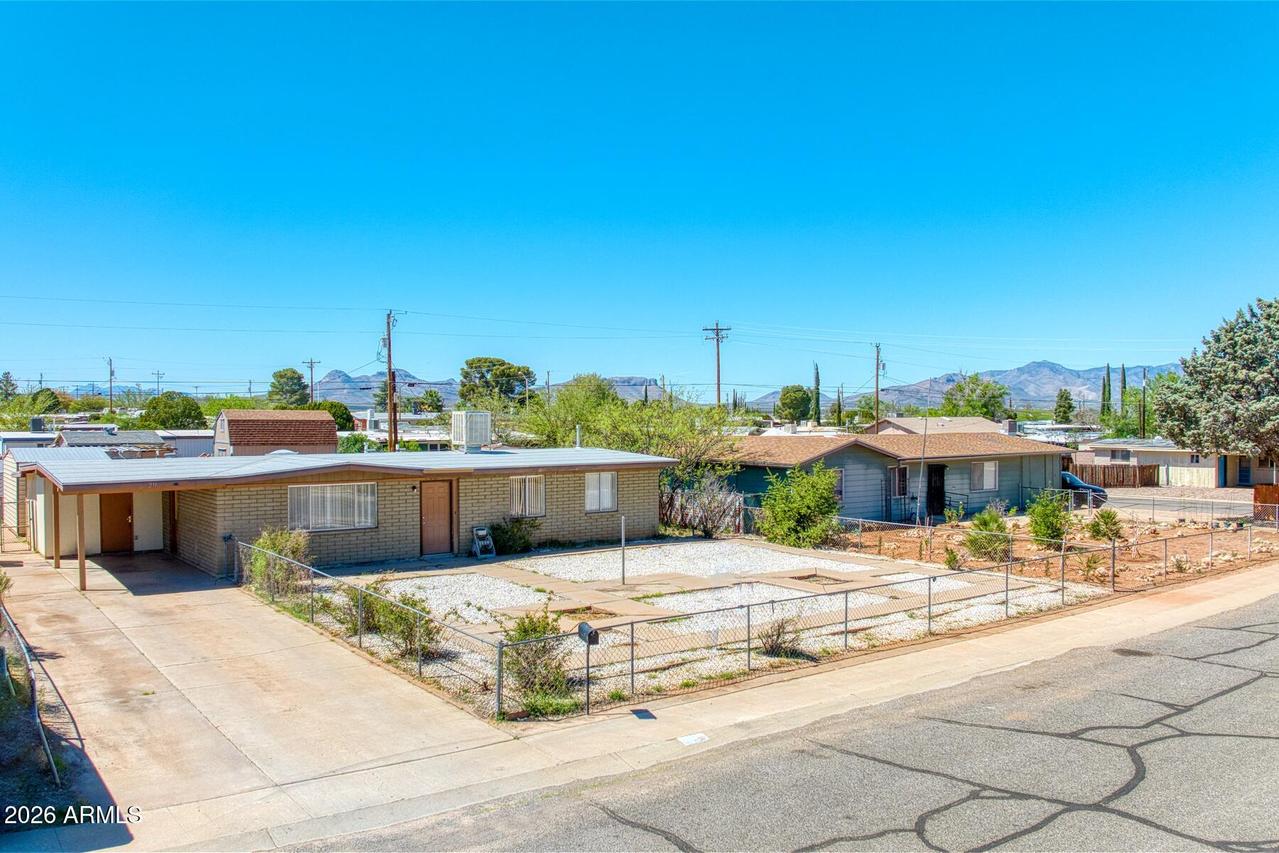 211 Dragoon St., Huachuca City, AZ 85616