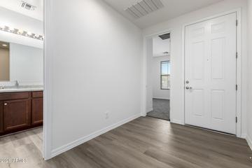 7639 W Riverside Ave., Phoenix, AZ 85043