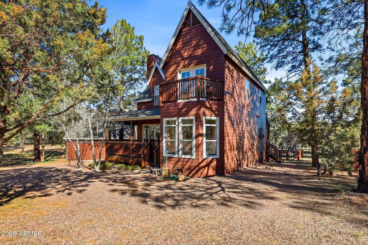 2232 Forest Park Dr., Overgaard, AZ 85933