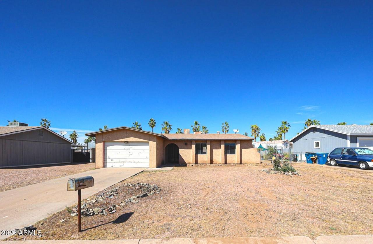 120 W 14th Ave., Apache Junction, AZ 85120