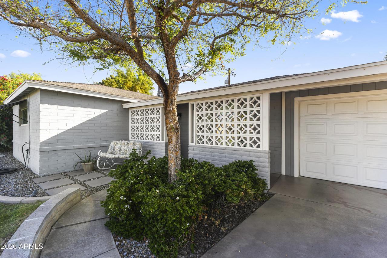 7013 N 11th Way, Phoenix, AZ 85020