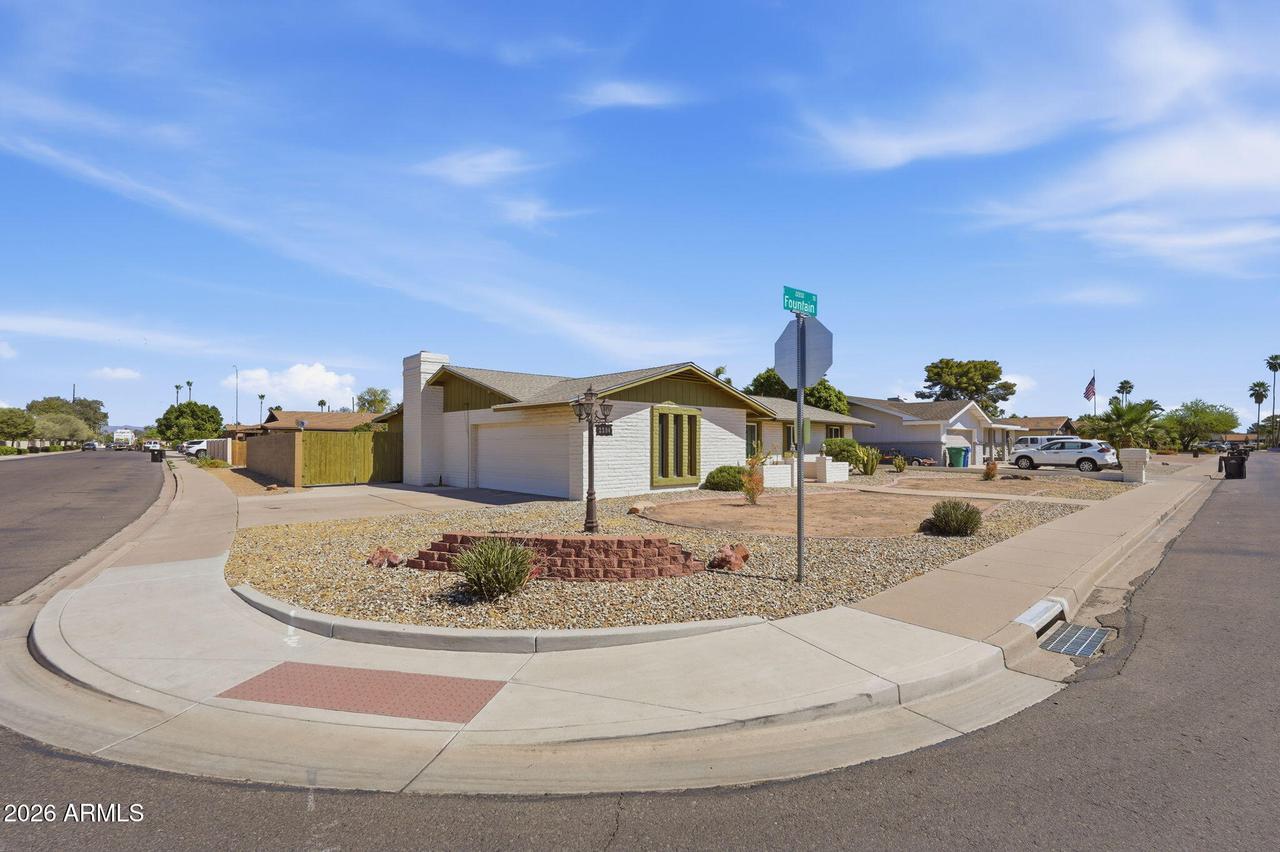 2204 E Fountain St., Mesa, AZ 85213