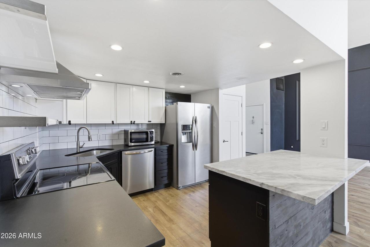 334 W Medlock Dr. #C201, Phoenix, AZ 85013