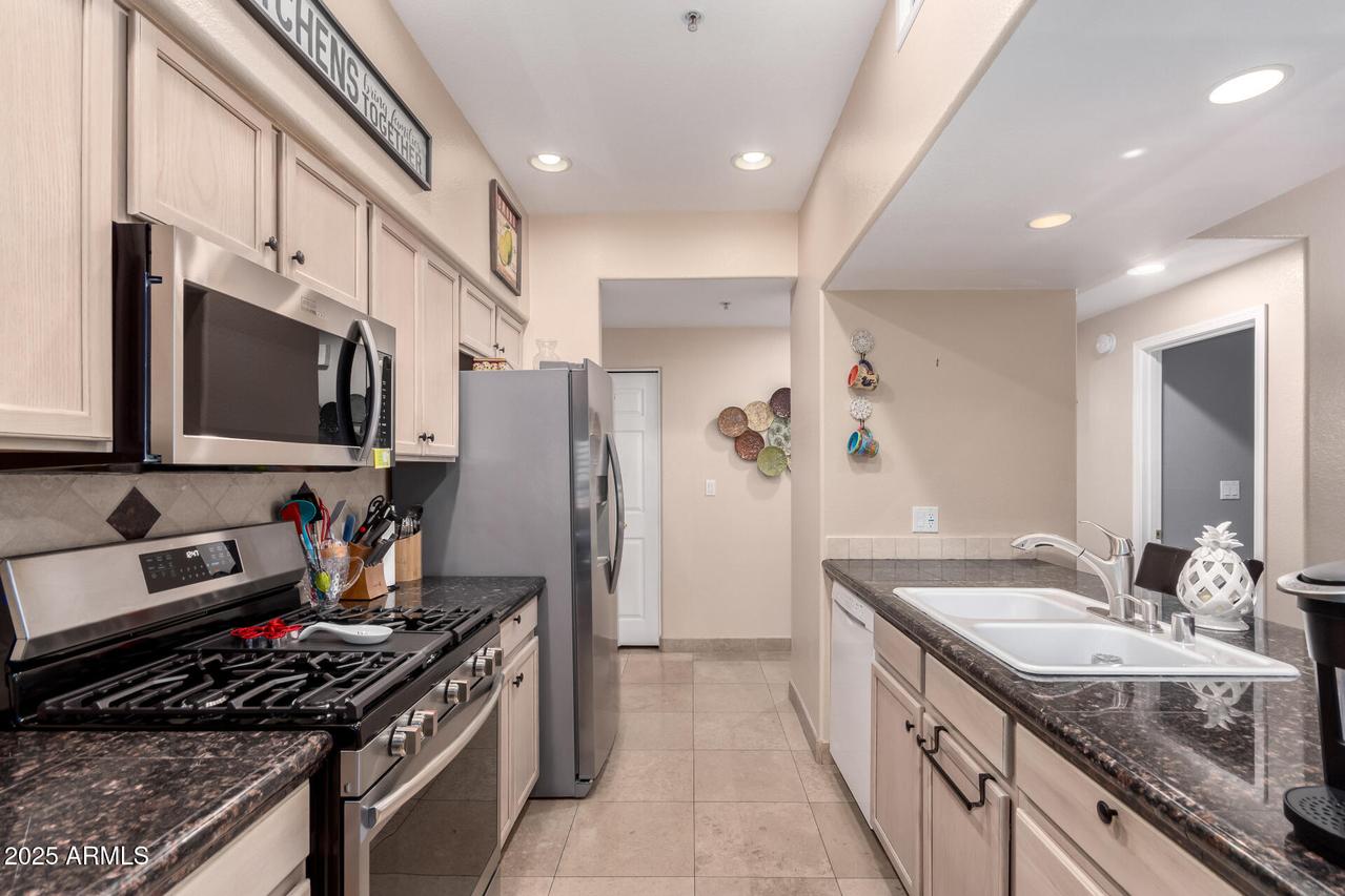 7401 W Arrowhead Clubhouse Dr. #1023, Glendale, AZ 85308