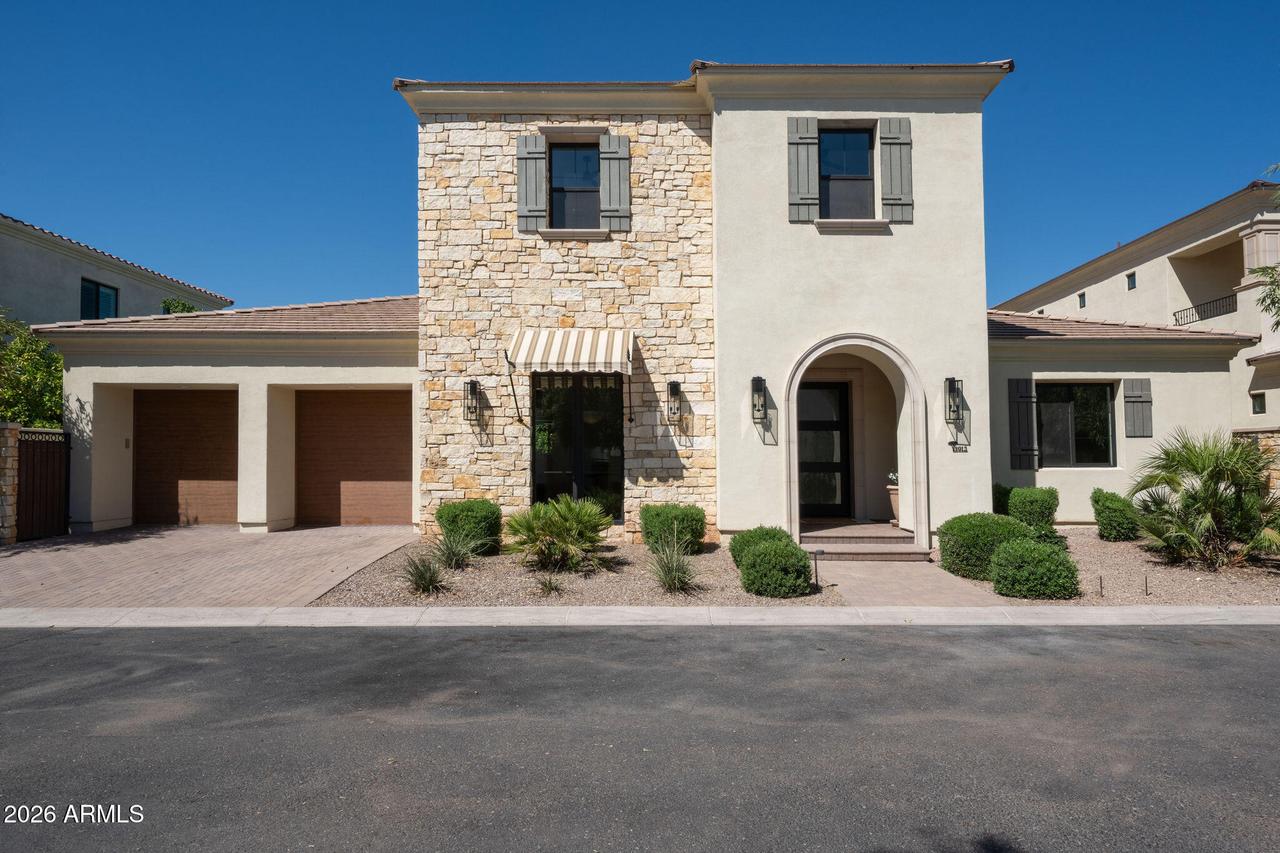 3912 E Crittenden Ln., Phoenix, AZ 85018