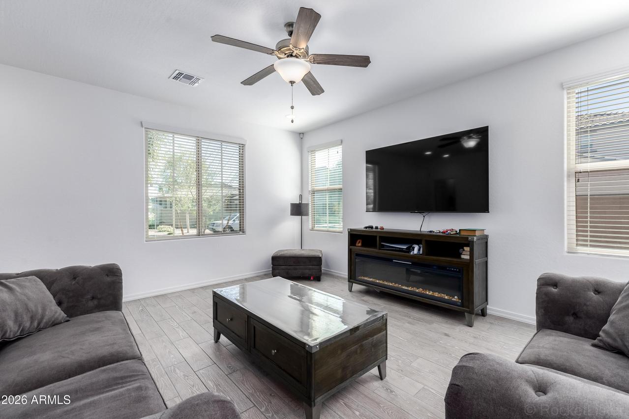 25534 N 20th Ln., Phoenix, AZ 85085