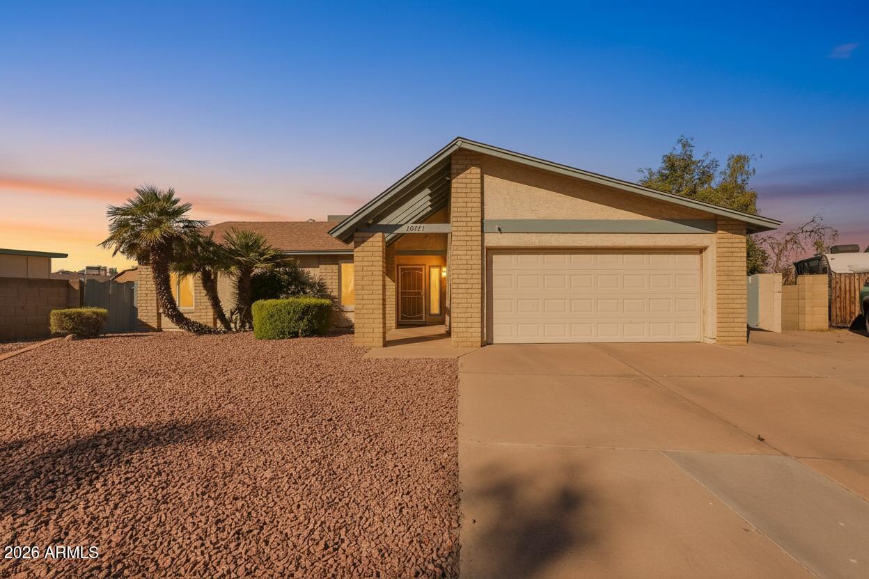 10121 W Montecito Ave., Phoenix, AZ 85037