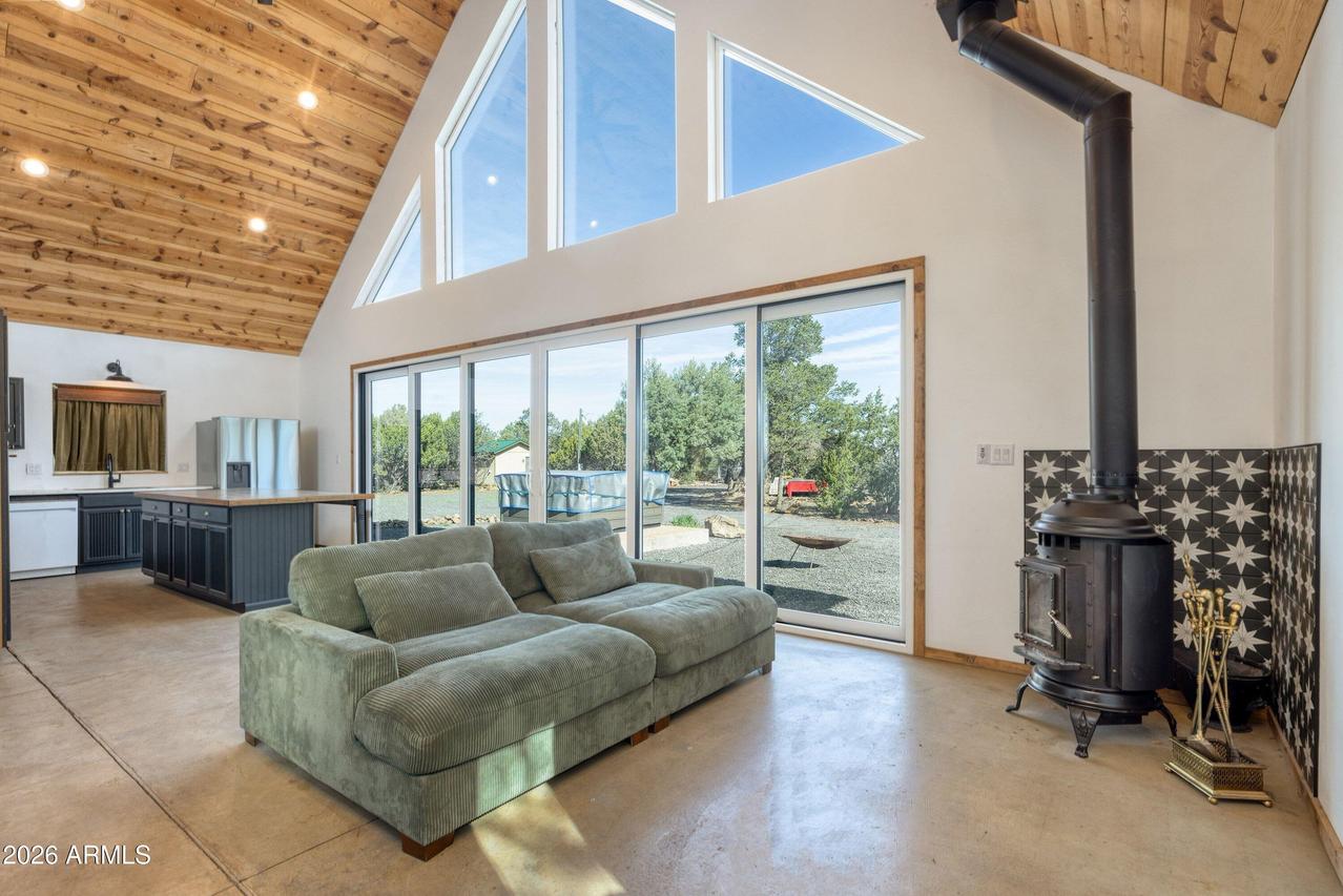 124 County Road N3077, Vernon, AZ 85940