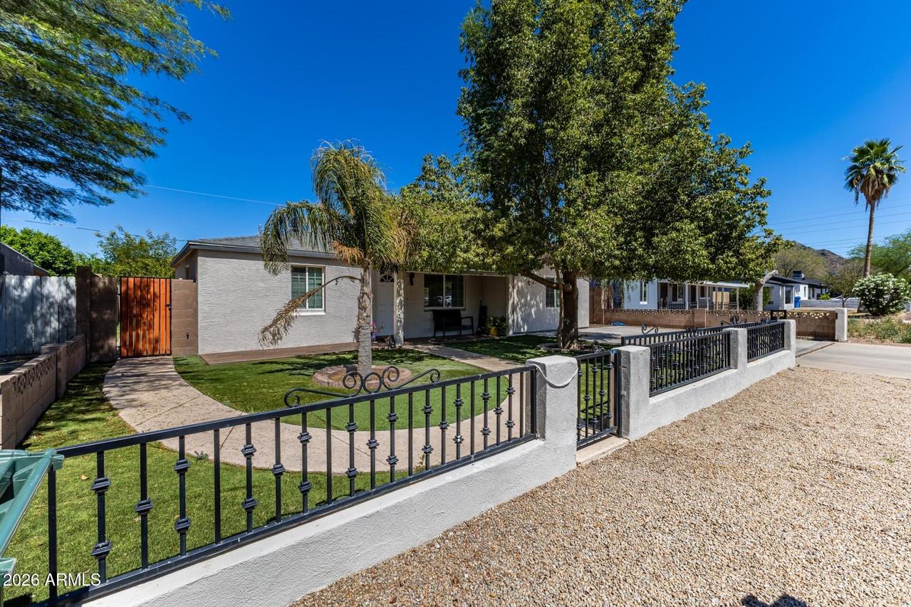 1136 E Sunnyslope Ln., Phoenix, AZ 85020