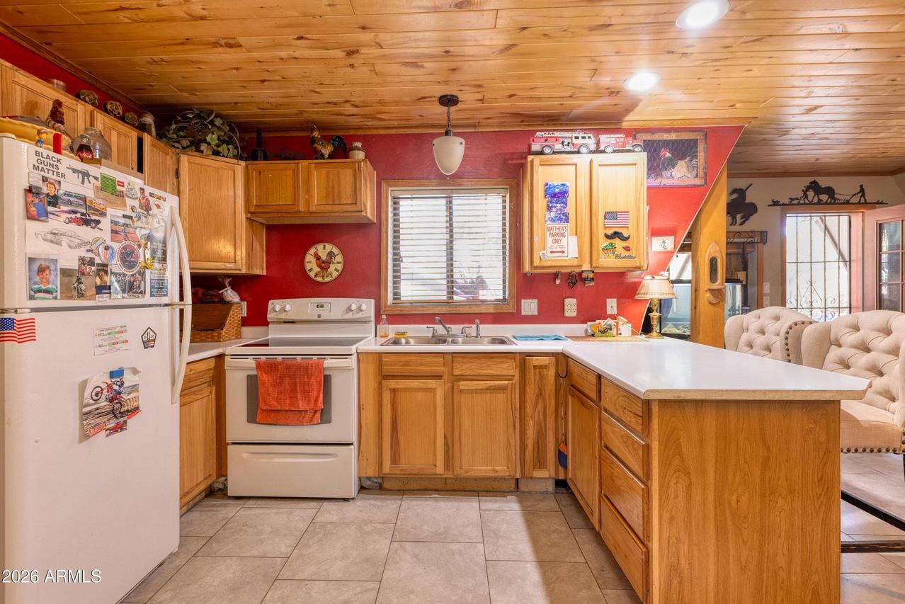 3155 Aspen Rd., Overgaard, AZ 85933