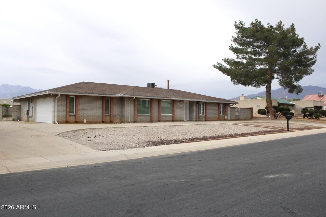 2220 Lexington Dr., Sierra Vista, AZ 85635