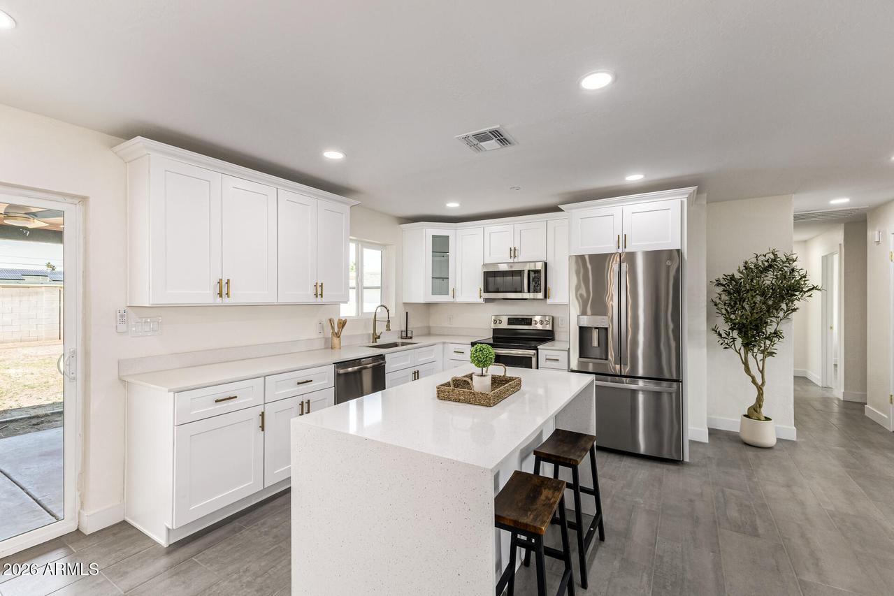 2122 W Dahlia Dr., Phoenix, AZ 85029