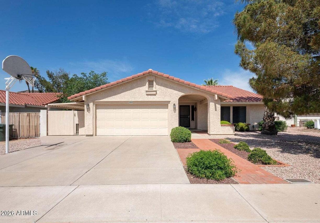 2010 E Sheena Dr., Phoenix, AZ 85022