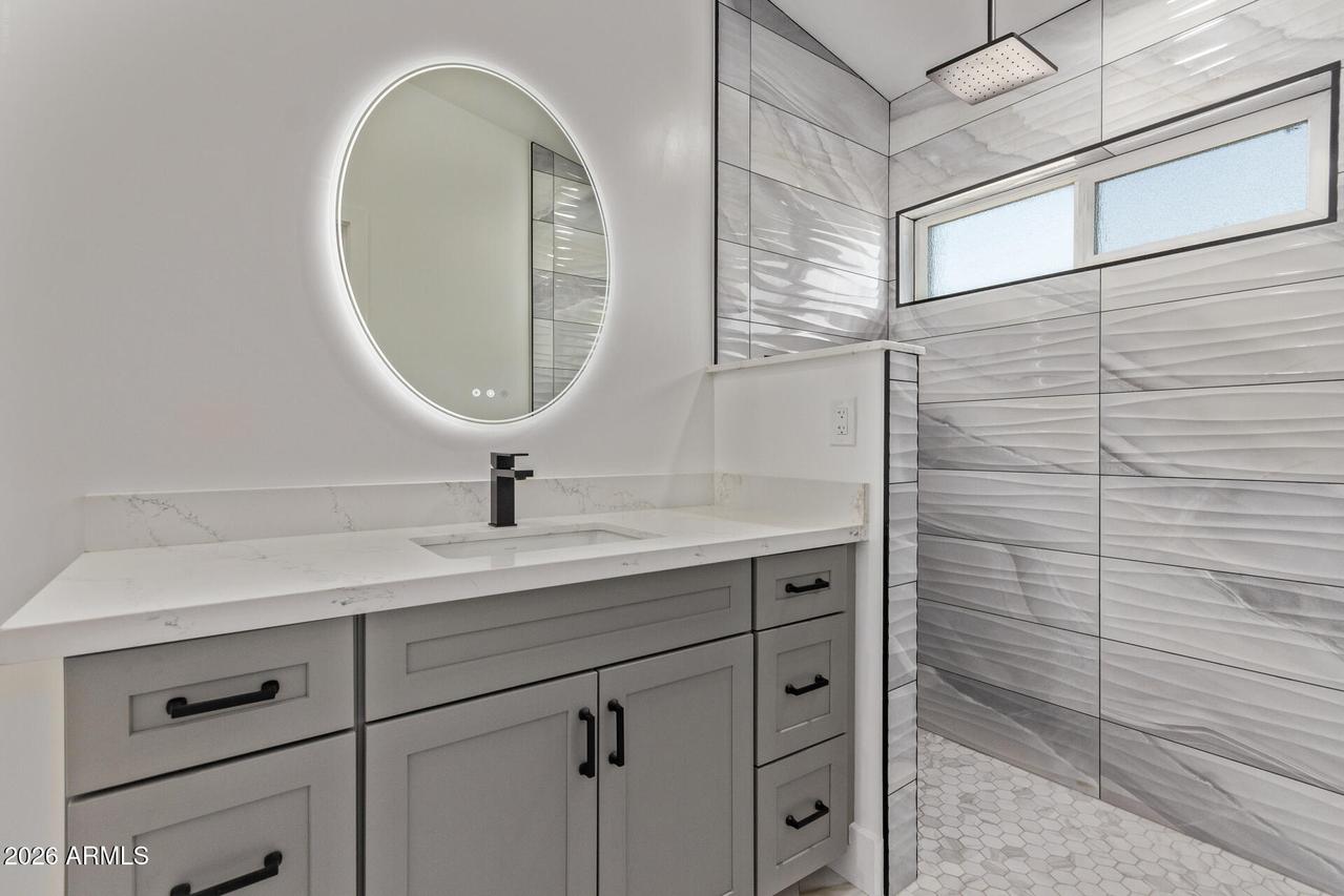 1645 S 29th Ave., Phoenix, AZ 85009