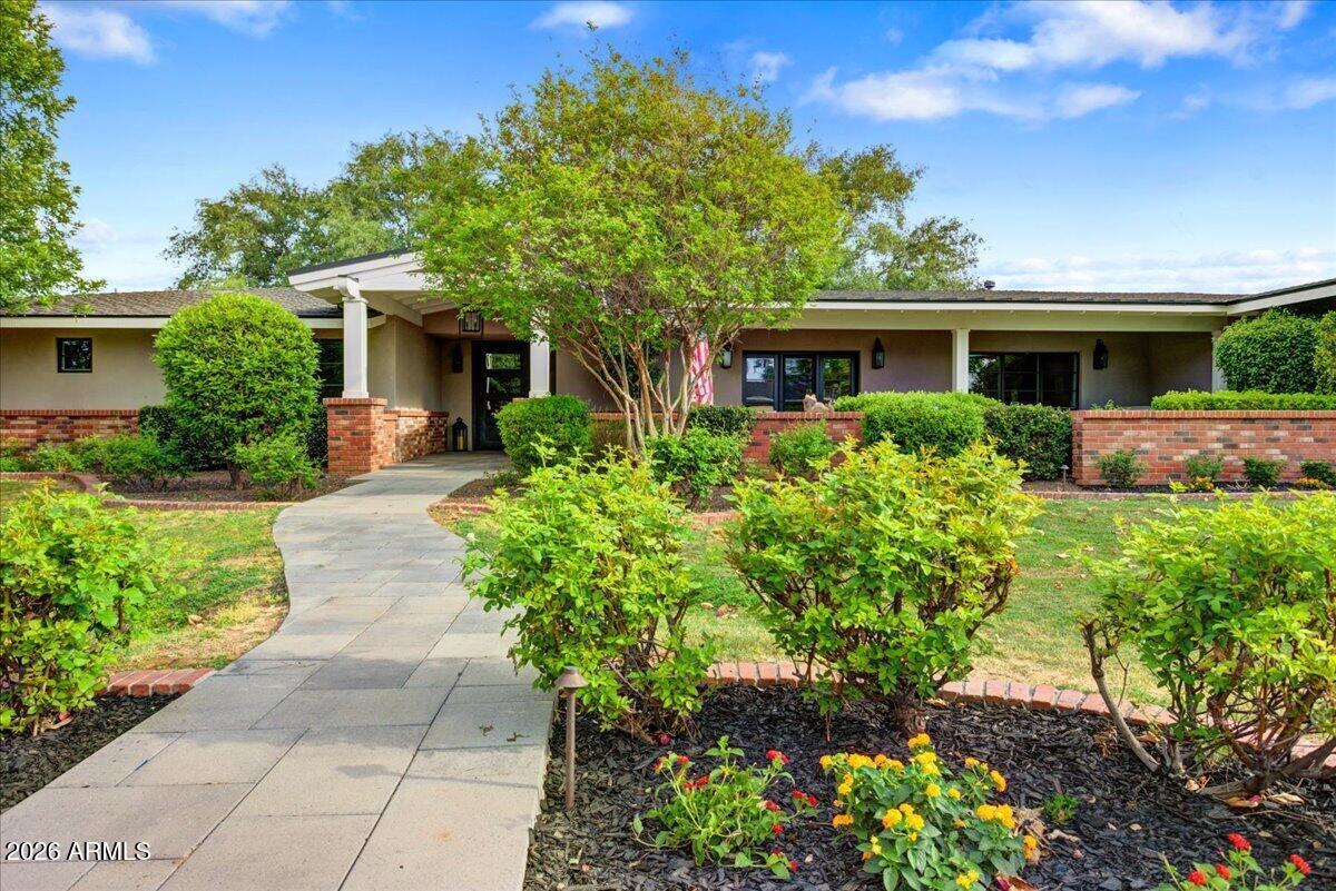 150 E Wagon Wheel Dr., Phoenix, AZ 85020