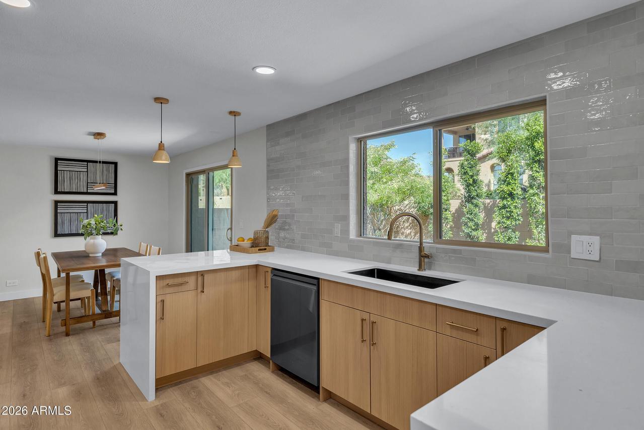 1010 E Lois Ln., Phoenix, AZ 85020