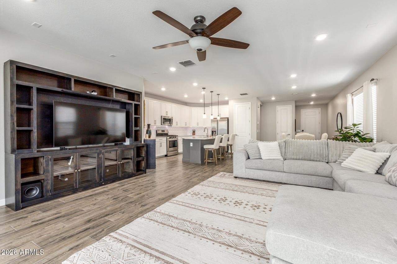 542 W Rainbow Bridge Ln., San Tan Valley, AZ 85140