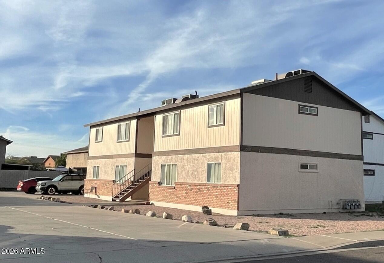 2020 N Hunt Cir., Mesa, AZ 85203