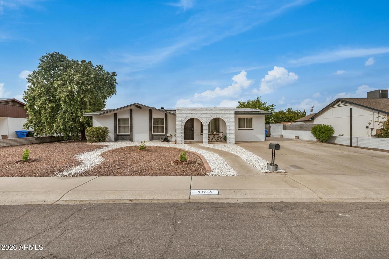 1806 W Kerry Ln., Phoenix, AZ 85027