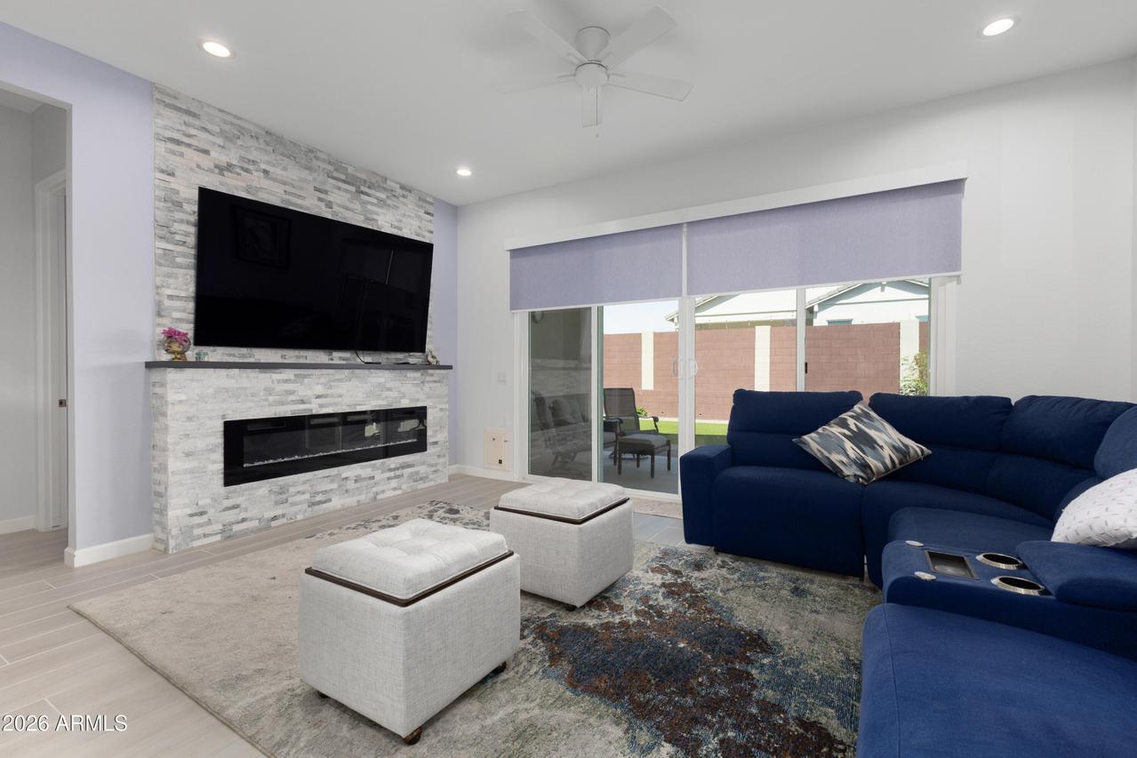 10240 W Lone Cactus Dr., Peoria, AZ 85382