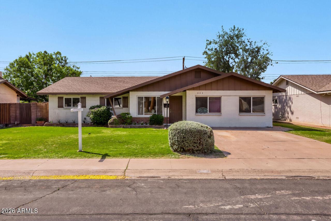 233 E Cairo Dr., Tempe, AZ 85282