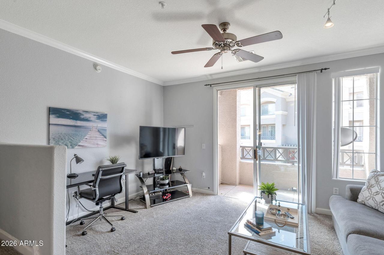 4455 E Paradise Village Pkwy. #1052, Phoenix, AZ 85032