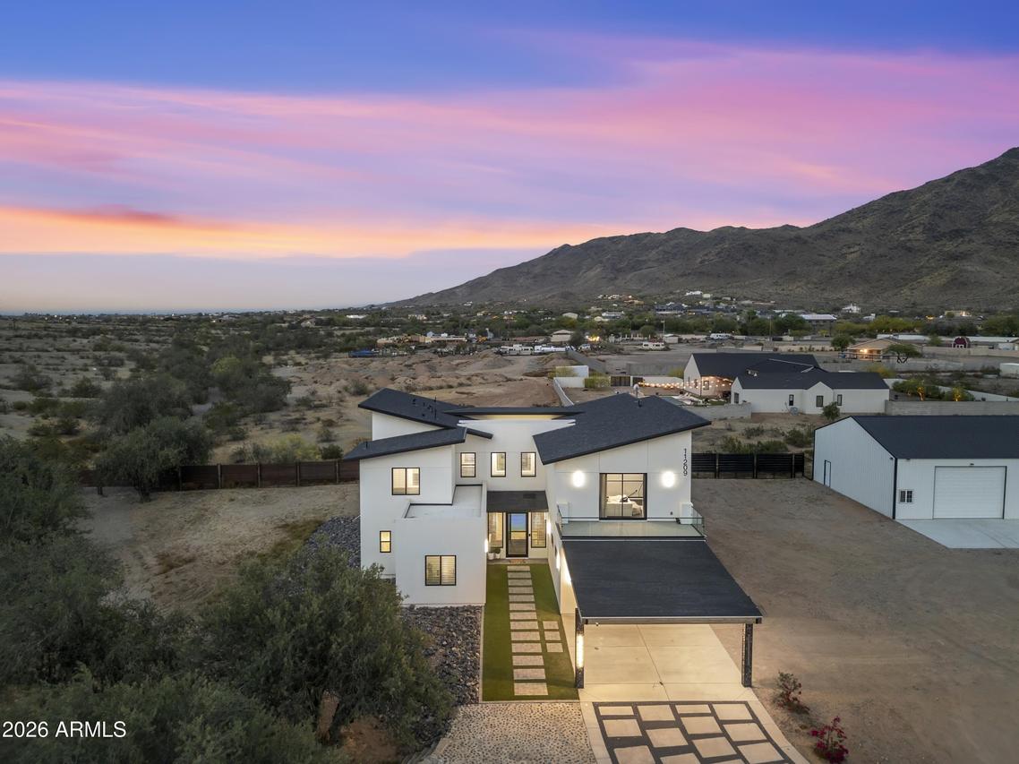 11209 S 39th Ln., Laveen, AZ 85339