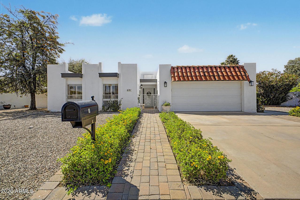 621 E Calavar Rd., Phoenix, AZ 85022