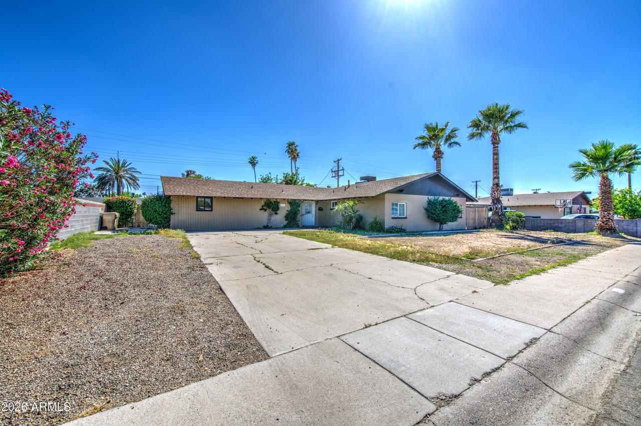 6217 W Medlock Dr., Glendale, AZ 85301