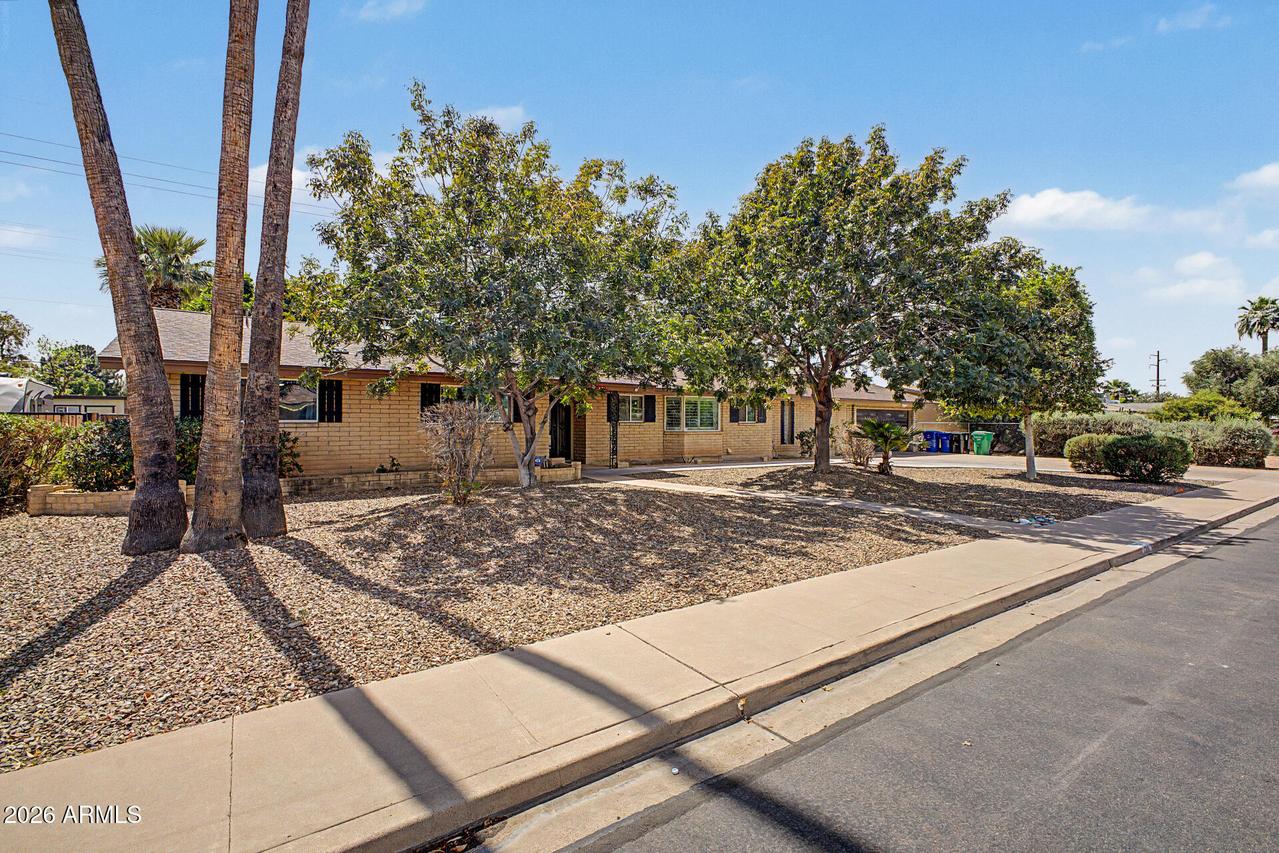1701 E Greenway St., Mesa, AZ 85203