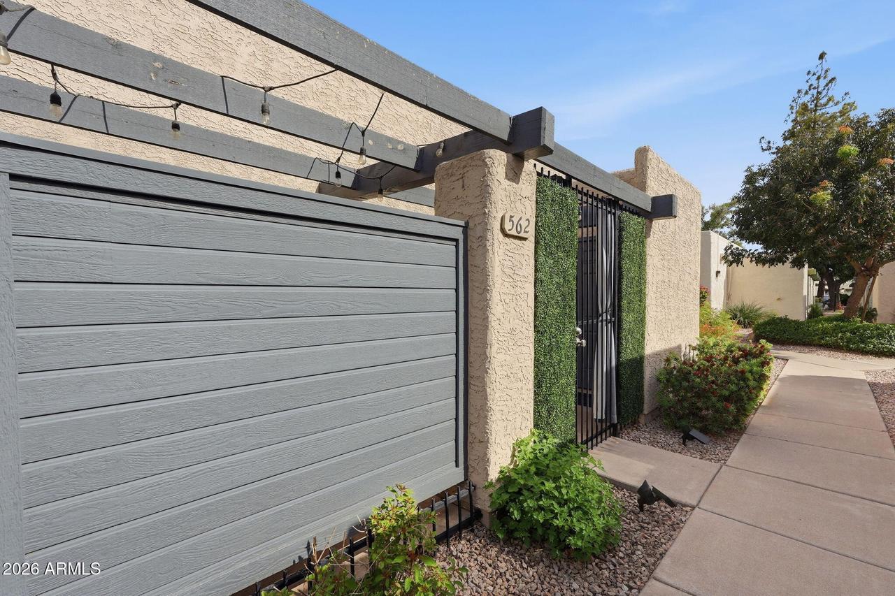 562 S Allred Dr., Tempe, AZ 85288