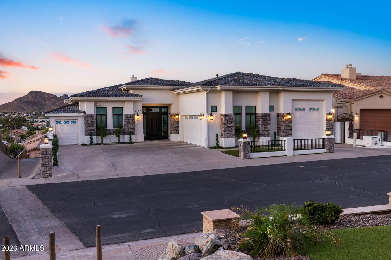 1527 E Villa Maria Dr., Phoenix, AZ 85022