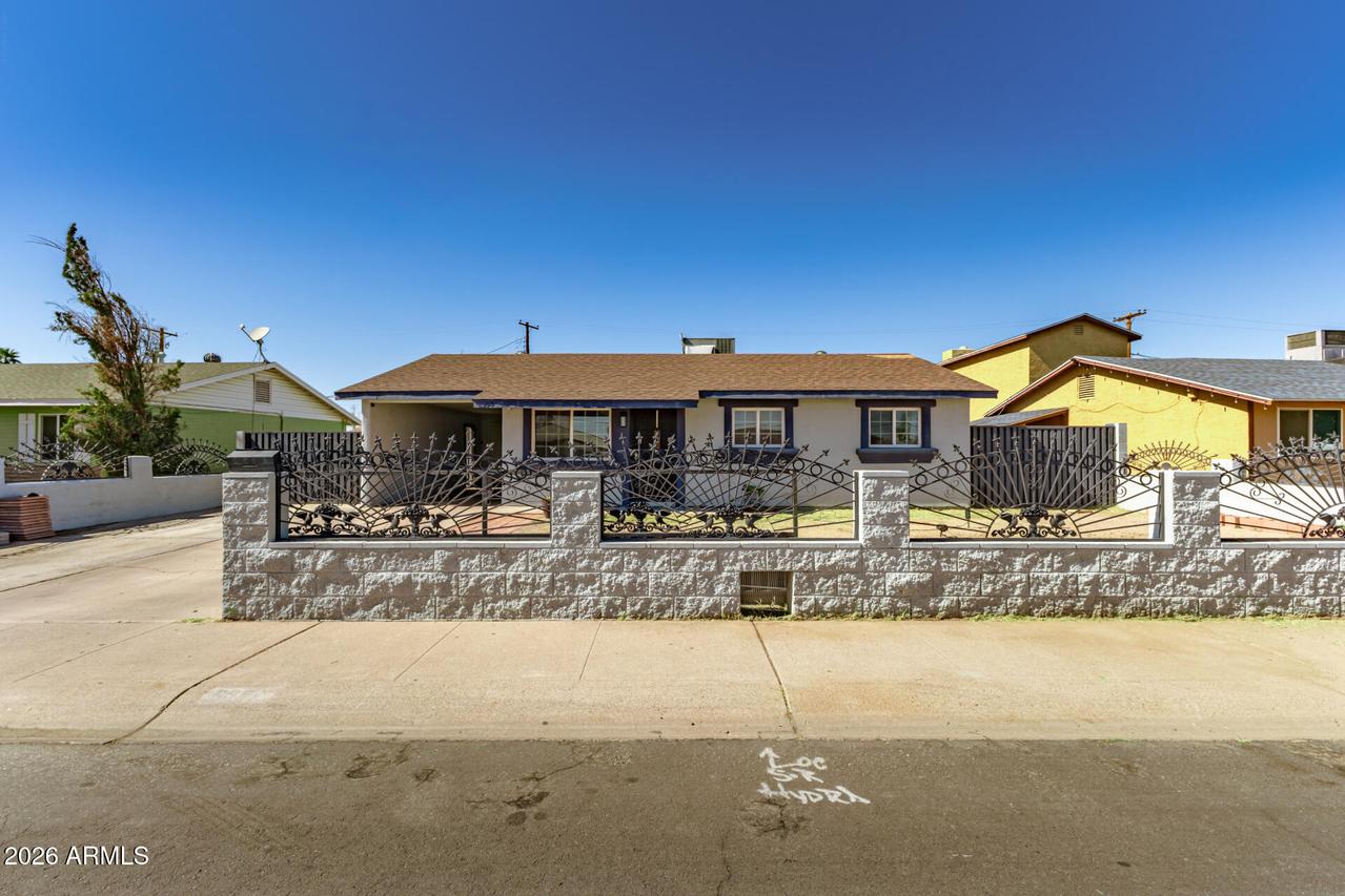 6952 W Wolf St., Phoenix, AZ 85033