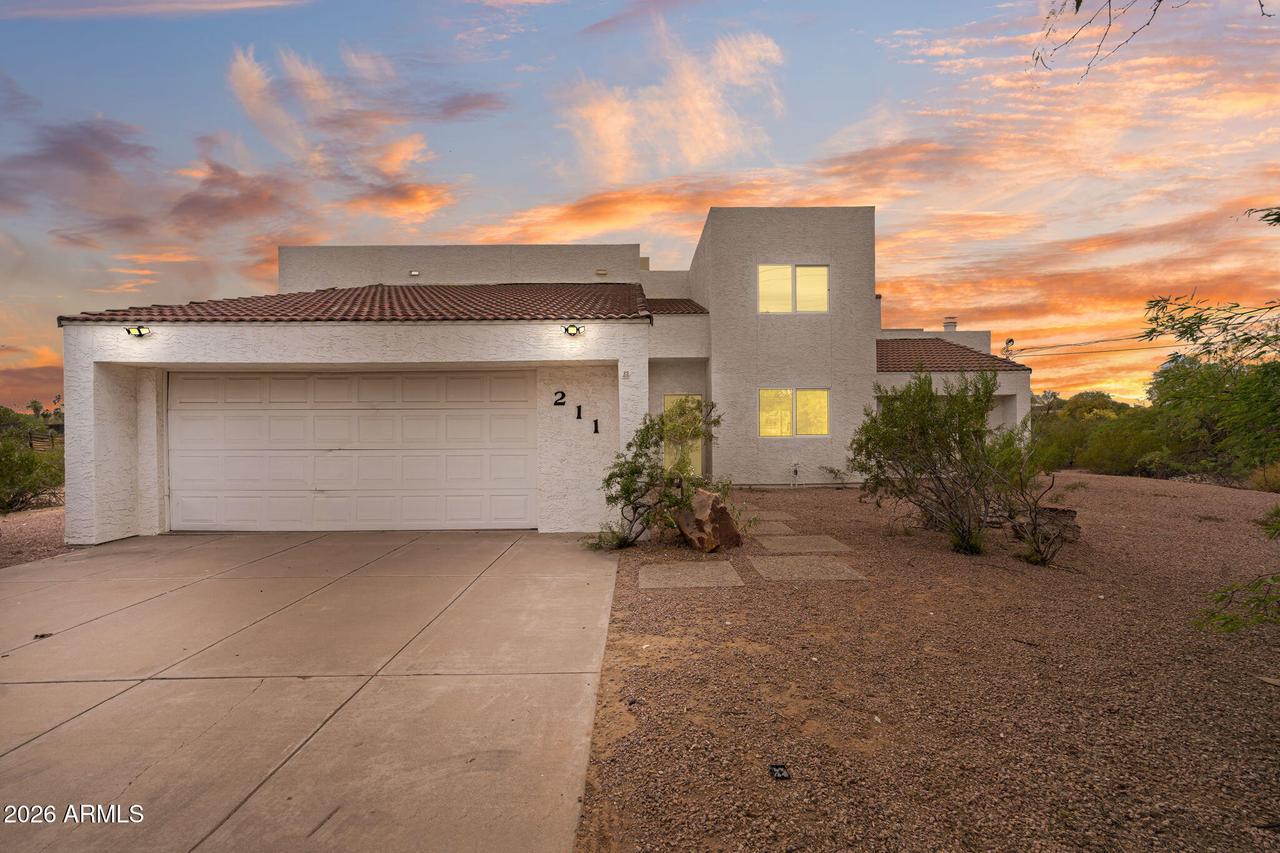 211 E Campo Desierto Rd., Tempe, AZ 85288