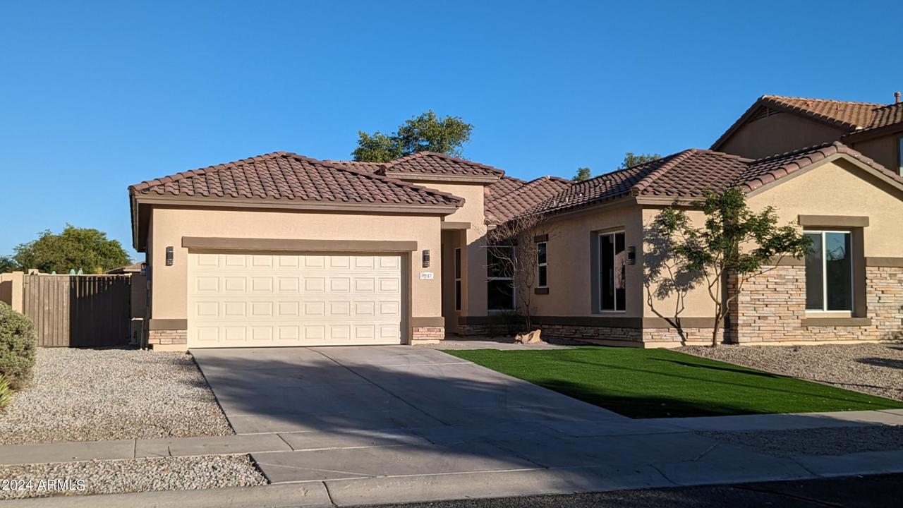 7517 N 86th Ave., Glendale, AZ 85305