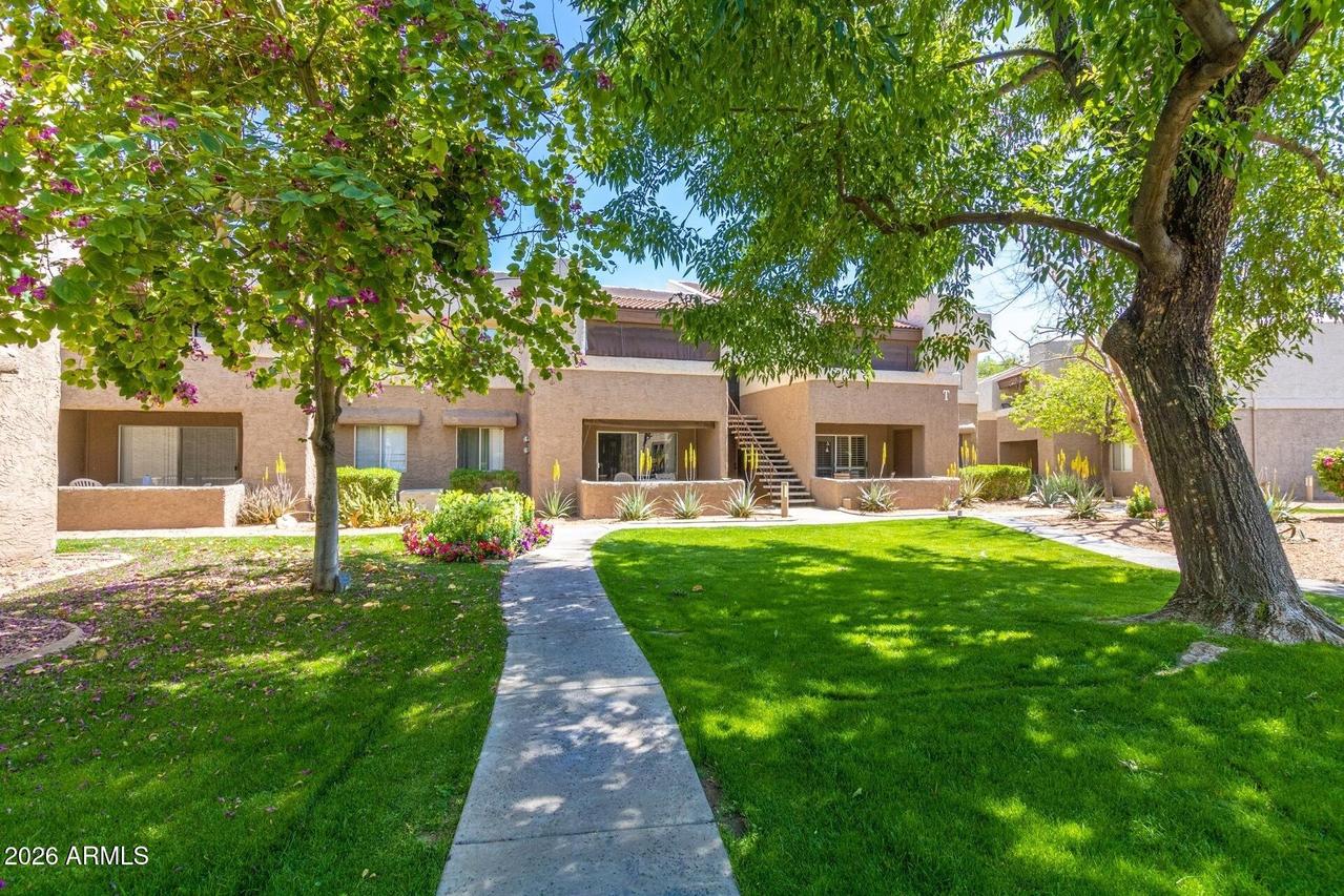4444 E Paradise Village Pkwy. #127, Phoenix, AZ 85032