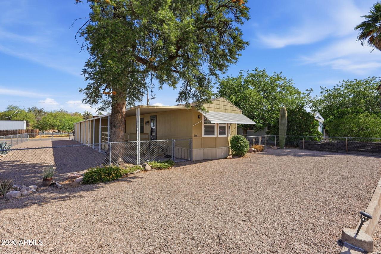 256 E Donna Dr., Queen Valley, AZ 85118