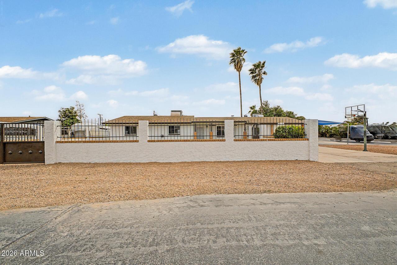 2801 E Angela Dr., Phoenix, AZ 85032