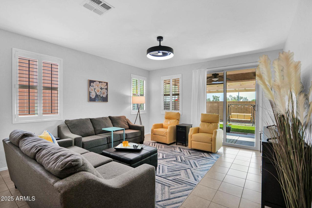 455 N Rainbow Way, Casa Grande, AZ 85194