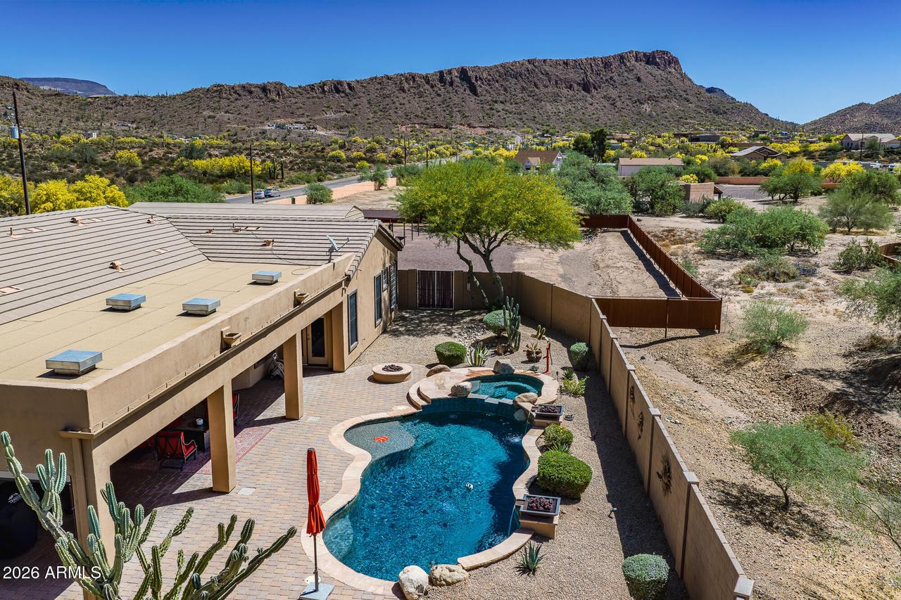 115 E Honda Bow Rd., Phoenix, AZ 85086