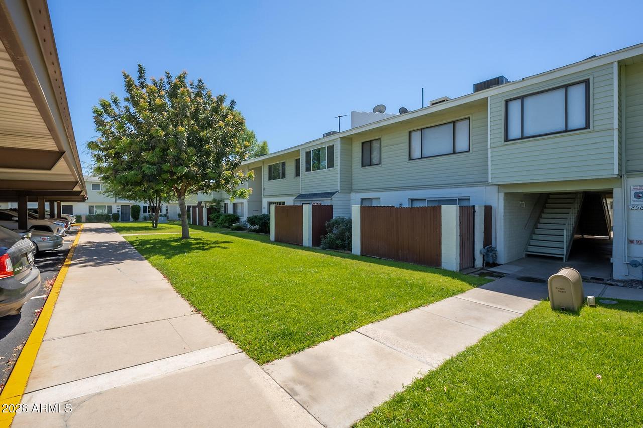 2569 W Berridge Ln. #D-115, Phoenix, AZ 85017
