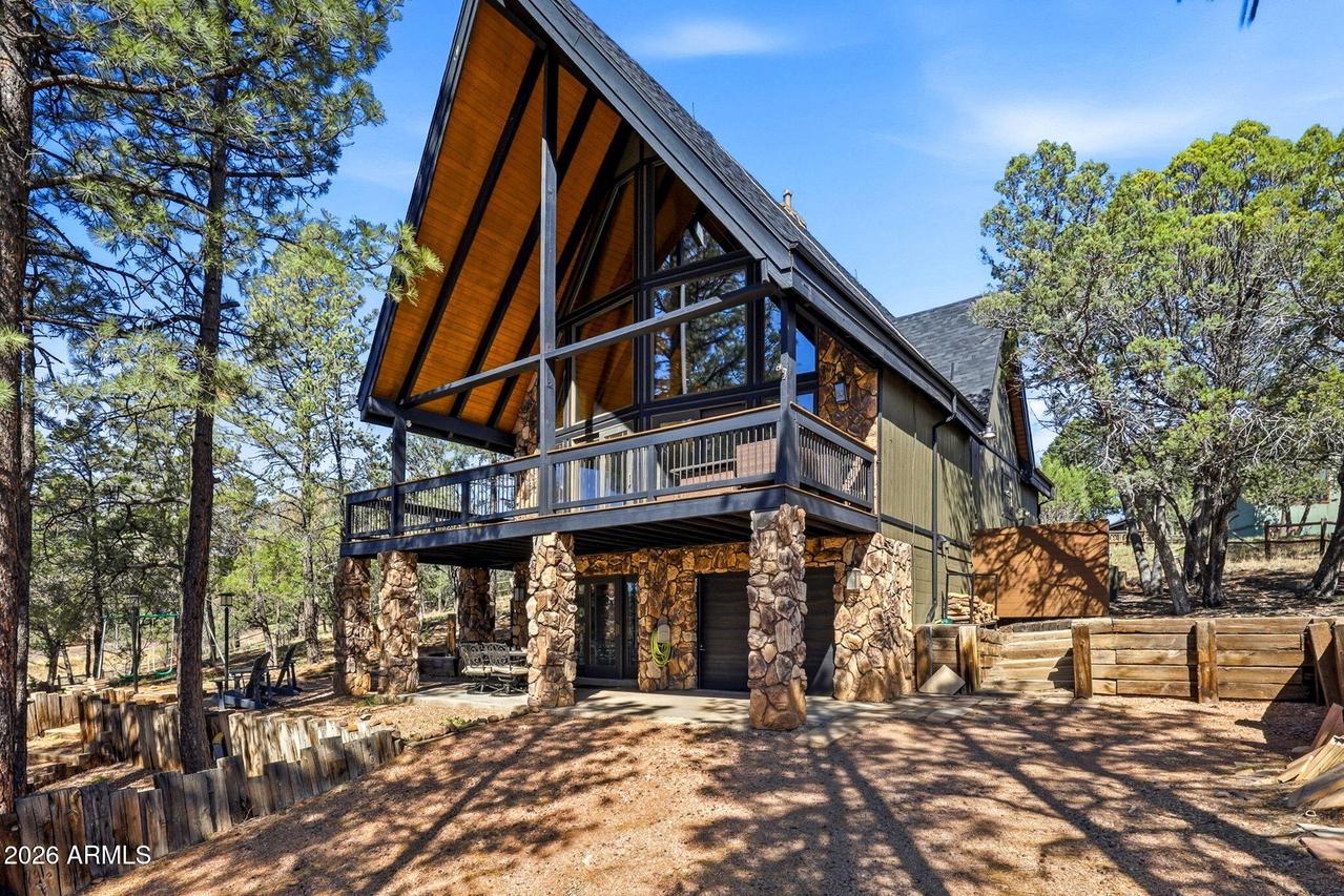 2250 Grizzly Dr., Overgaard, AZ 85933