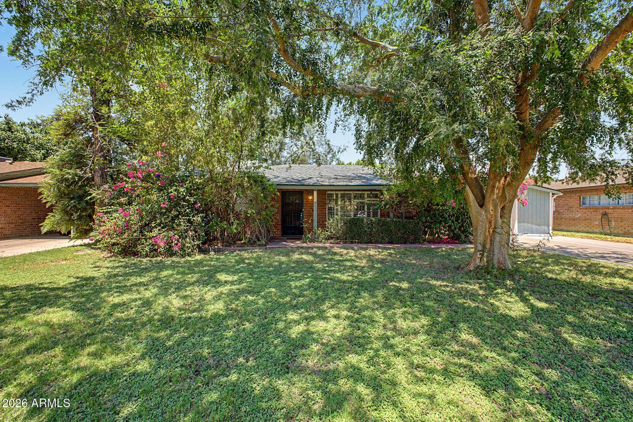 1132 E Flynn Ln., Phoenix, AZ 85014