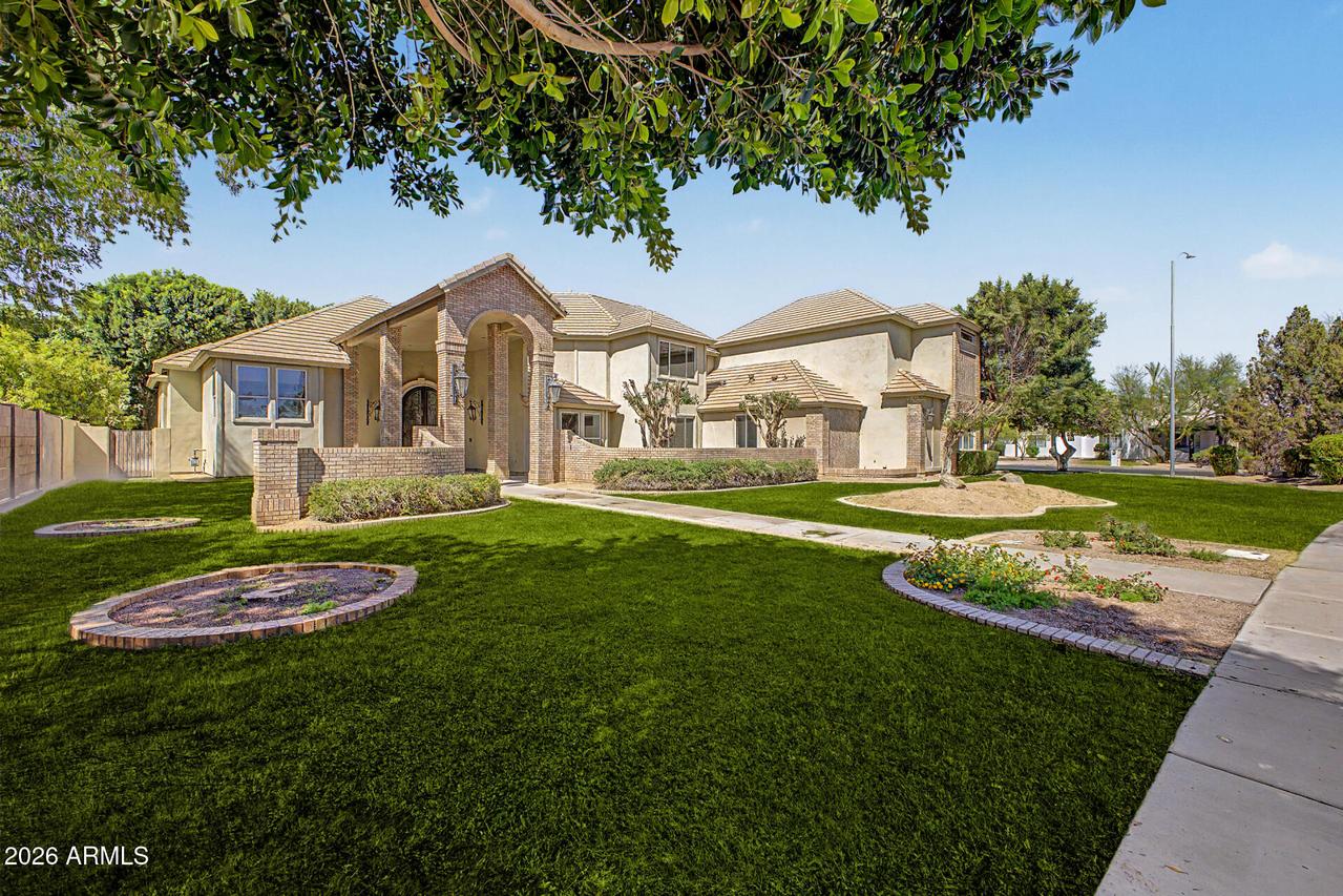 2266 E Mallory Cir., Mesa, AZ 85213