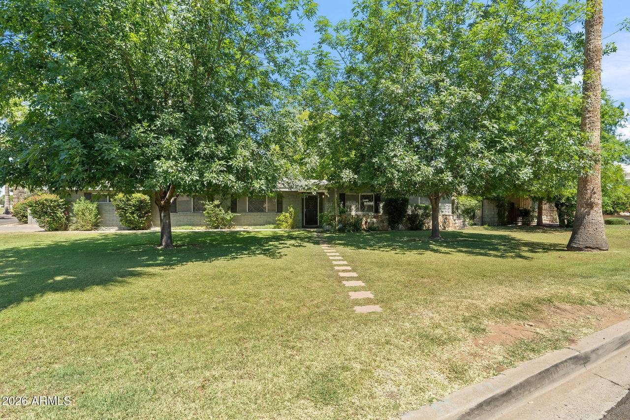 1022 W Las Palmaritas Dr., Phoenix, AZ 85021