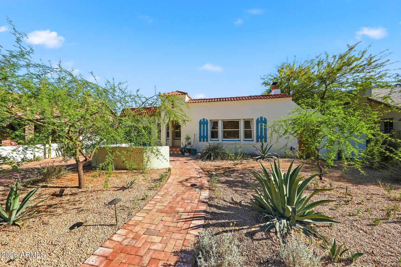 1555 E Cheery Lynn Rd., Phoenix, AZ 85014