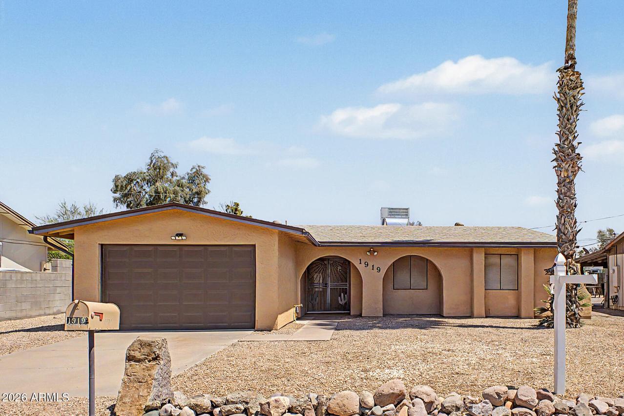 1919 S Plaza Dr., Apache Junction, AZ 85120